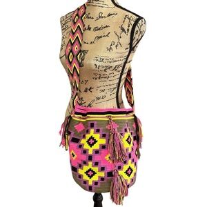 Authentic 100% Wayuu Mochila Colombian Bag Size XL Neon Pink Bucket Crossbody